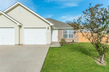 207 Palmer Ct Pleasant Hill, MO 64080